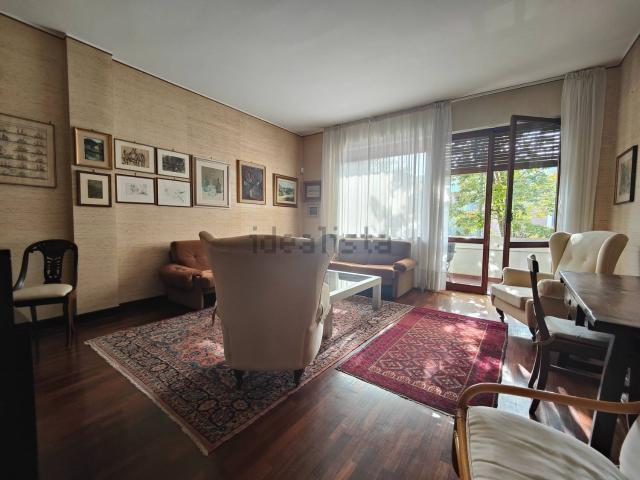 Appartamento in vendita di 145 m² in Viale Cesare Battisti
