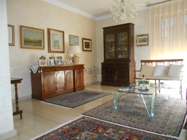Appartamento in vendita di 145 m² in Viale Checchia Rispoli, 51