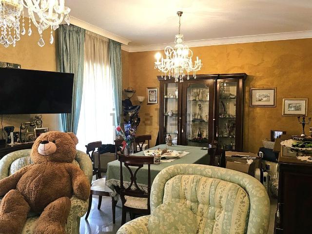 Appartamento in vendita di 145 m² in Viale Santa Panagia, 136