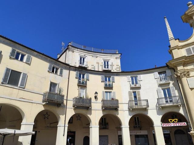 Appartamento in vendita di 145 m² in Piazza dell&apos Annunziata, 8