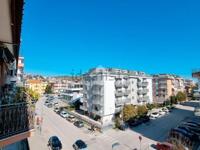 Appartamento in vendita di 146 m² in Via 2 Giugno, 28