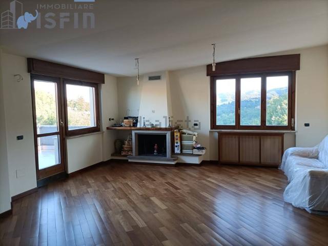 Appartamento in vendita di 146 m² in Via Cona, 23