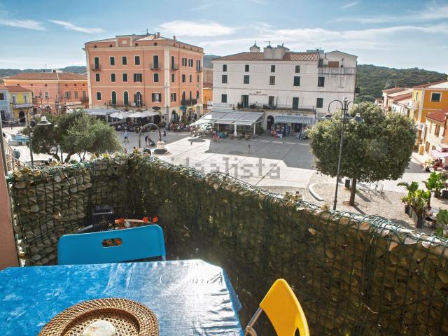 Appartamento in vendita di 146 m² in Via Carlo Felice, 22