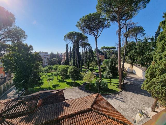 Appartamento in vendita di 146 m² in Via Cassia