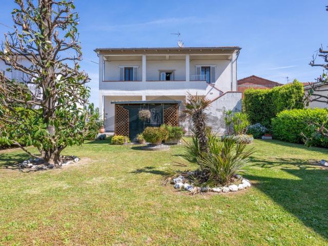 Appartamento in vendita di 146 m² in Via A. Gramsci, 276