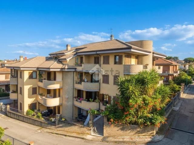 Appartamento in vendita di 146 m² in Via G. D&apos Annunzio, 2