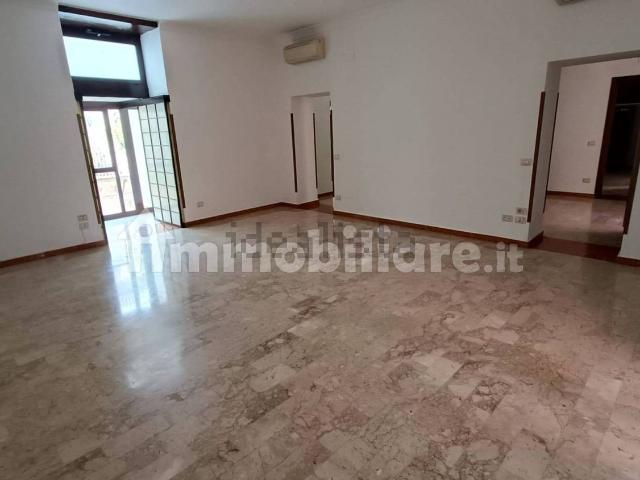 Appartamento in vendita di 146 m² in Via Generale Luigi Parisi, 24