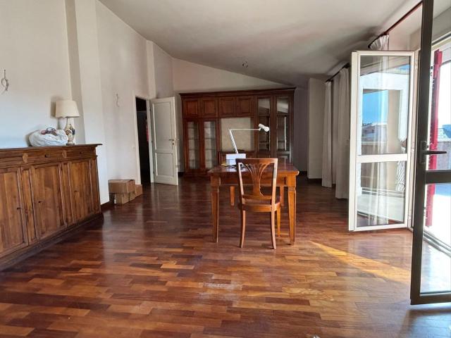 Appartamento in vendita di 146 m² in Via dei Battellieri