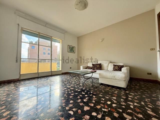 Appartamento in vendita di 146 m² in Via Edmondo de Amicis, 95