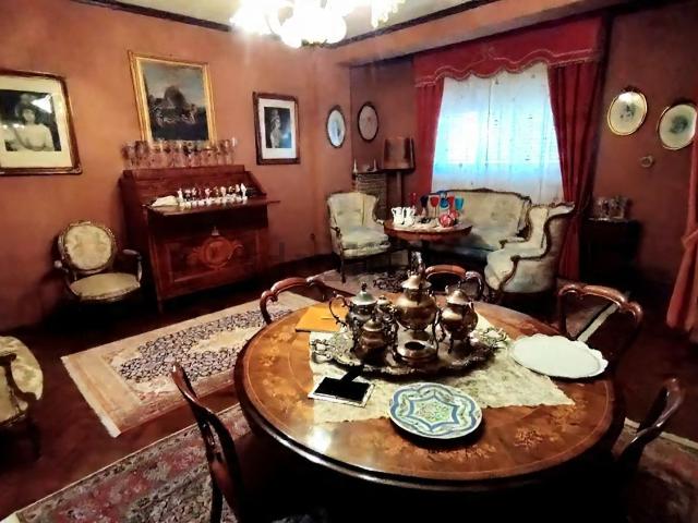 Appartamento in vendita di 146 m² in Via Jacopone da Todi, 38