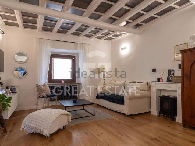 Appartamento in vendita di 146 m² in Via Lorenzo Maitani