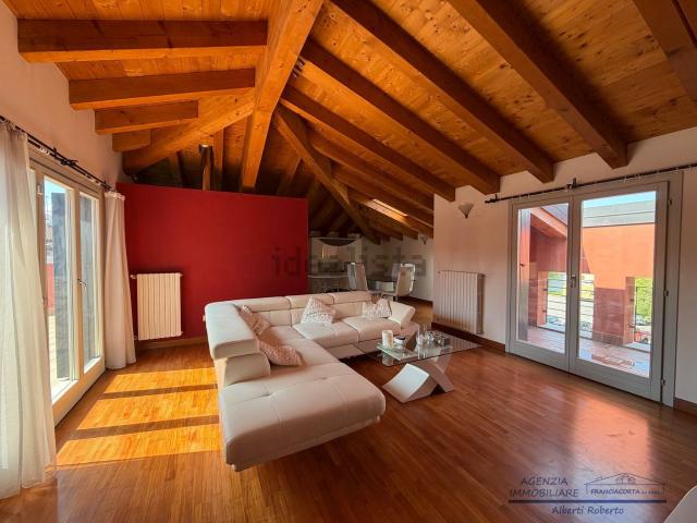 Appartamento in vendita di 146 m² in Via Lamosa, 1