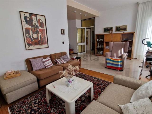 Appartamento in vendita di 146 m² in Via Luigi Cadorna