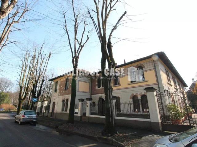 Appartamento in vendita di 146 m² in Via Monte Rosa, 8