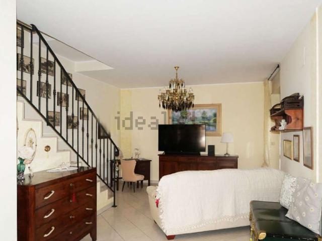 Appartamento in vendita di 146 m² in Via Monti della Laga