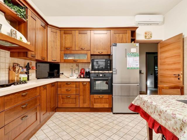 Appartamento in vendita di 146 m² in Via Sebino, 34