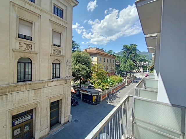 Appartamento in vendita di 146 m² in Corso Cornelio Tacito, 93