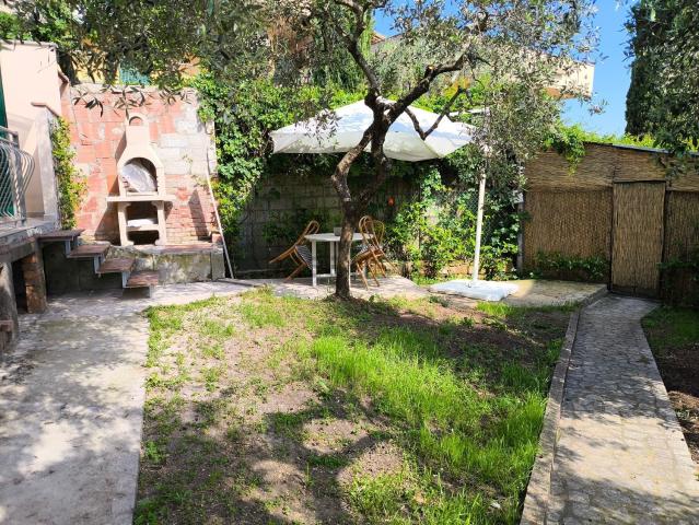 Appartamento in vendita di 146 m² in Piazza Giuseppe Giusti, 55