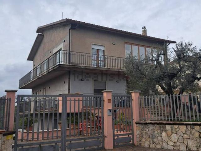 Appartamento in vendita di 147 m² in Via Casali Frasso, 56