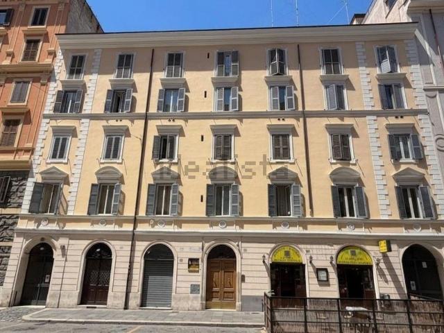 Appartamento in vendita di 147 m² in Via Cernaia, 32