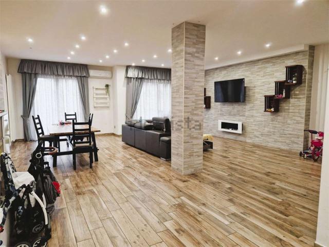 Appartamento in vendita di 147 m² in Via Cesare Battisti, 174