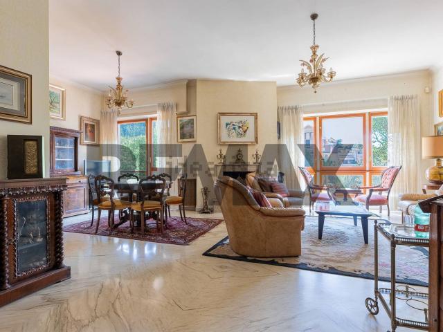 Appartamento in vendita di 147 m² in Via Andrea Ferrara, 12