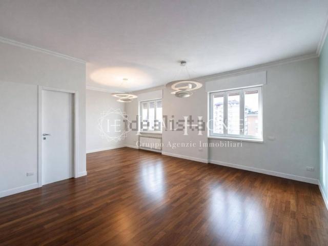 Appartamento in vendita di 147 m² in Via Alberico da Rosciate, 28