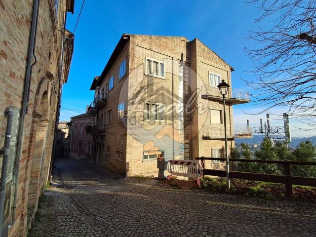 Appartamento in vendita di 147 m² in Via Giuseppe Garibaldi, 25