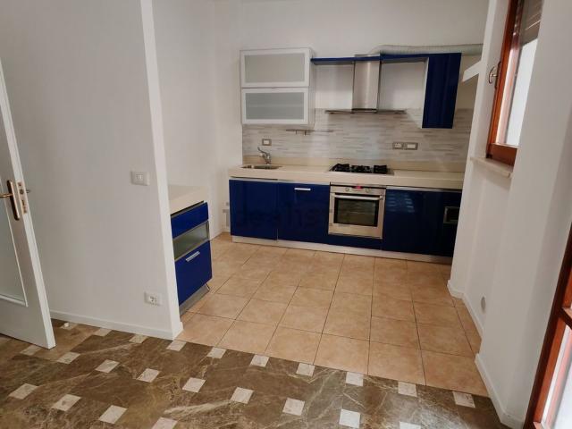 Appartamento in vendita di 147 m² in Via Giacomo Leopardi, 18