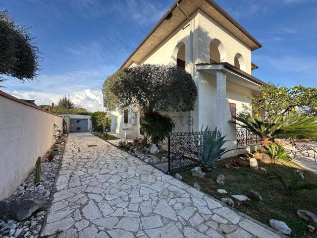 Appartamento in vendita di 147 m² in Via dei Caprioli
