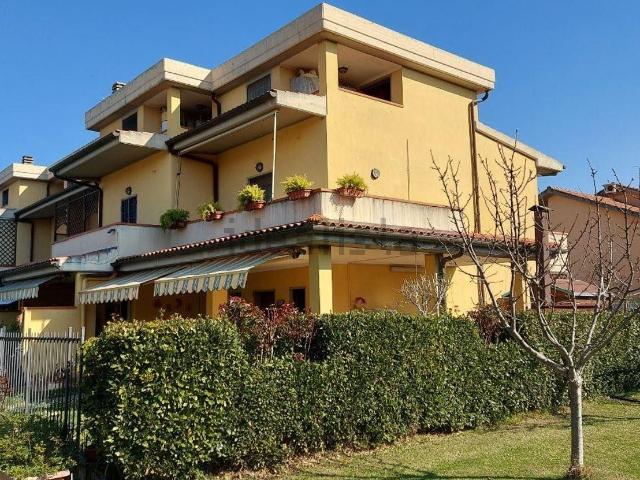 Appartamento in vendita di 147 m² in Via del germano reale