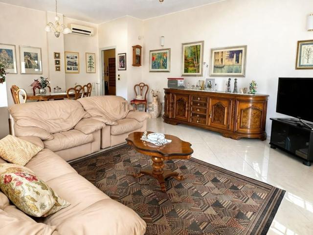 Appartamento in vendita di 147 m² in Via del Verde