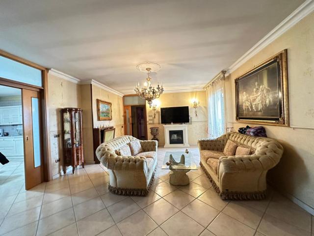 Appartamento in vendita di 147 m² in Via Santa Rita da Cascia