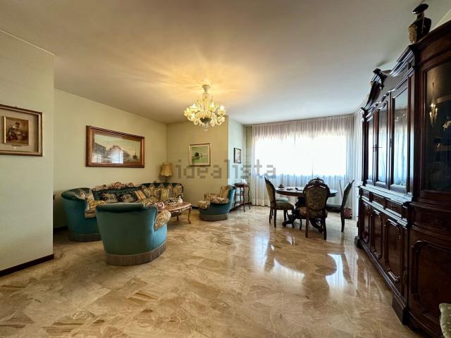 Appartamento in vendita di 148 m² in Via Cristoforo Colombo
