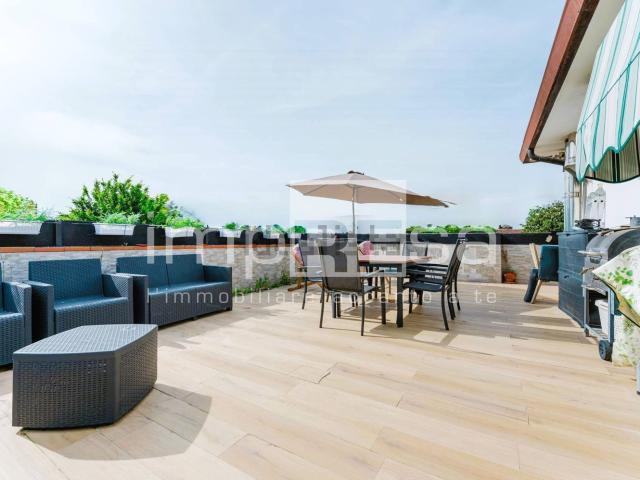 Appartamento in vendita di 148 m² in Via Altinia, 160