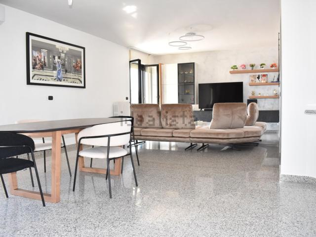 Appartamento in vendita di 148 m² in Via Giuseppe di Vittorio