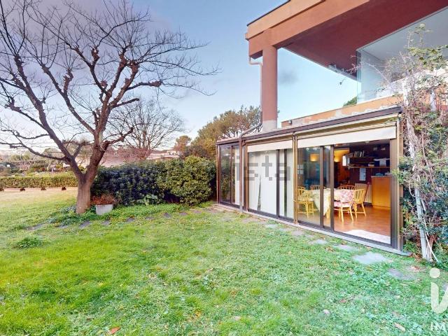 Appartamento in vendita di 148 m² in Via del Quadrifoglio, 37