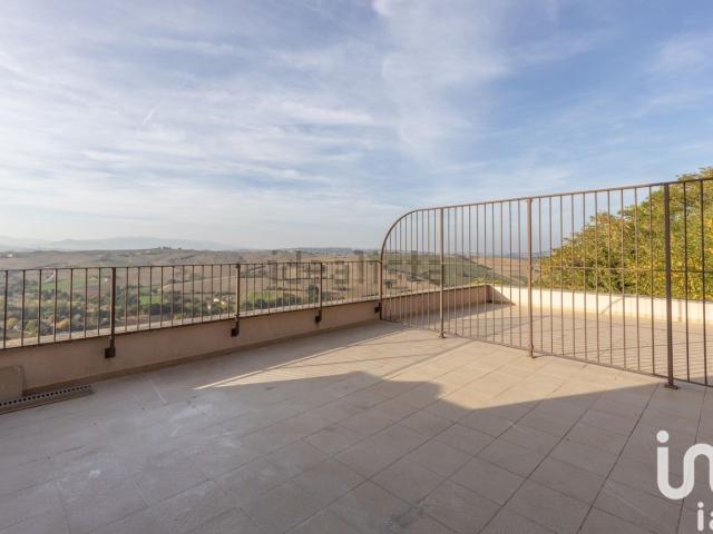 Appartamento in vendita di 148 m² in Via della Rocca