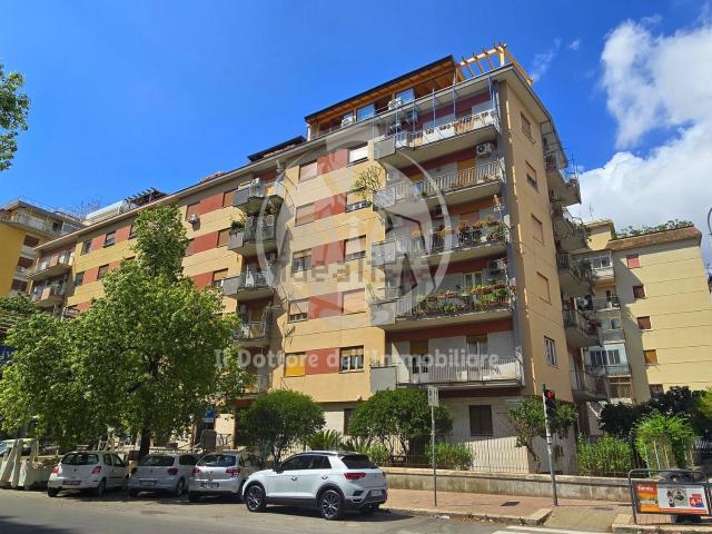 Appartamento in vendita di 148 m² in Via Empedocle Restivo