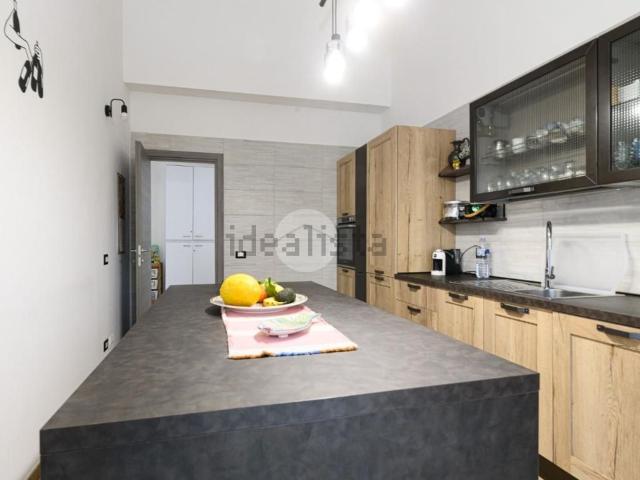 Appartamento in vendita di 148 m² in Via Francesco Giacomo Tricomi, 30