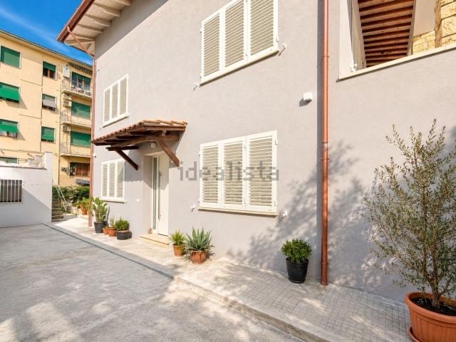 Appartamento in vendita di 148 m² in Via Francesco Petrarca
