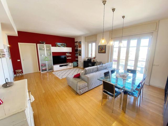 Appartamento in vendita di 148 m² in Via Fratelli Cairoli, 16