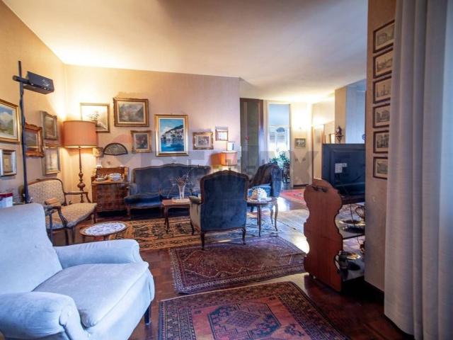 Appartamento in vendita di 148 m² in Via Montello, 8