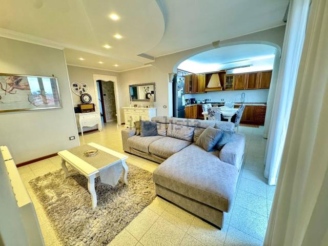 Appartamento in vendita di 148 m² in Via Raffaello Sanzio, 21