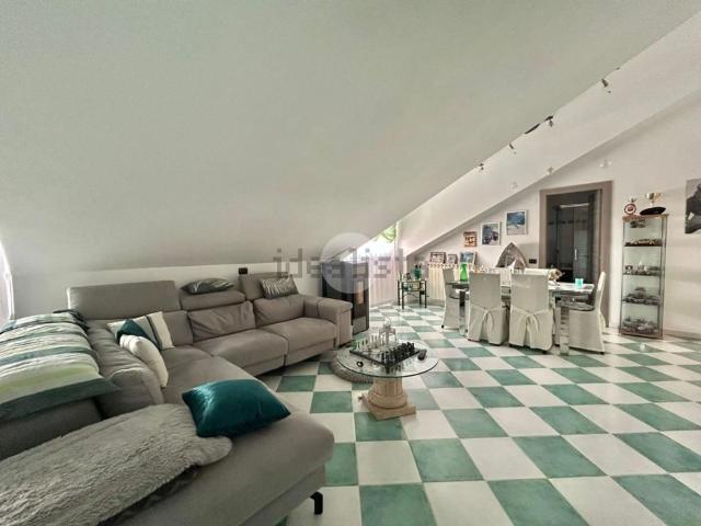Appartamento in vendita di 148 m² in Via Trento e Trieste, 149