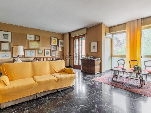 Appartamento in vendita di 148 m² in Via Ugo Lenzi, 1