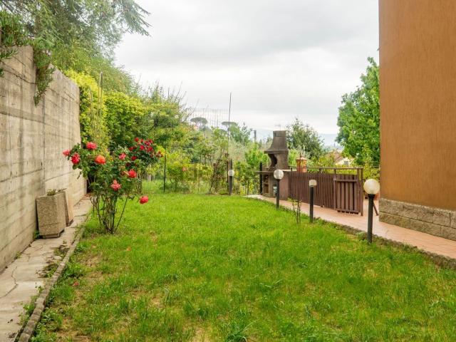 Appartamento in vendita di 148 m² in Via Vincenzo Carocci