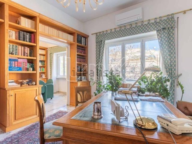 Appartamento in vendita di 148 m² in Circonvallazione Clodia