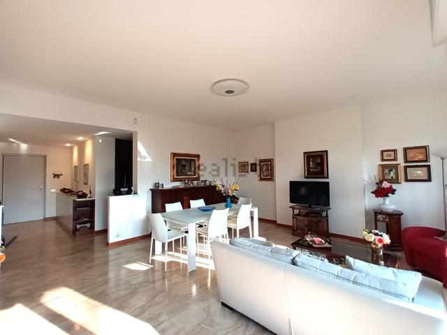 Appartamento in vendita di 149 m² in Via Ambrogio Zonda, 73