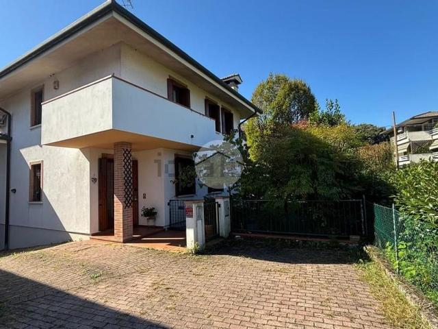 Appartamento in vendita di 149 m² in Via Antonio Gramsci, 11